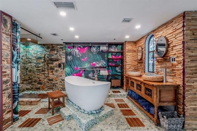 Building Photo - 100 Jefferson Ave