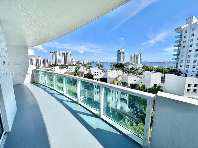 Building Photo - 7900 Harbor Island Dr