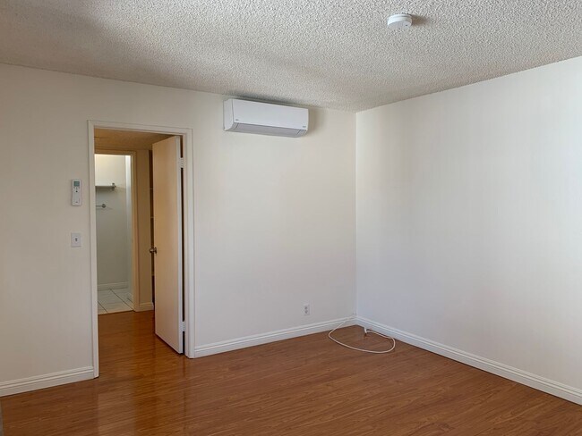 Building Photo - Bright, comfortable, and spacious one bedroom Condominium