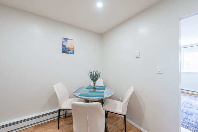 Building Photo - 33 Adams St