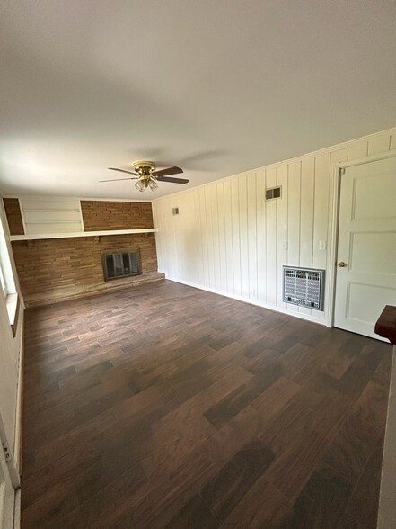 Downstairs Den - 2800 Glenoaks Dr