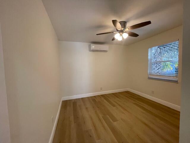 Building Photo - 302 N Tamarind Ave