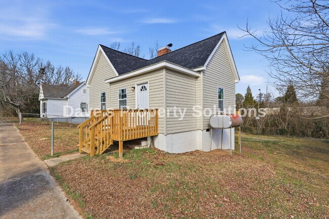 Building Photo - Charming Updated Home in Prime Winston-Salem Location