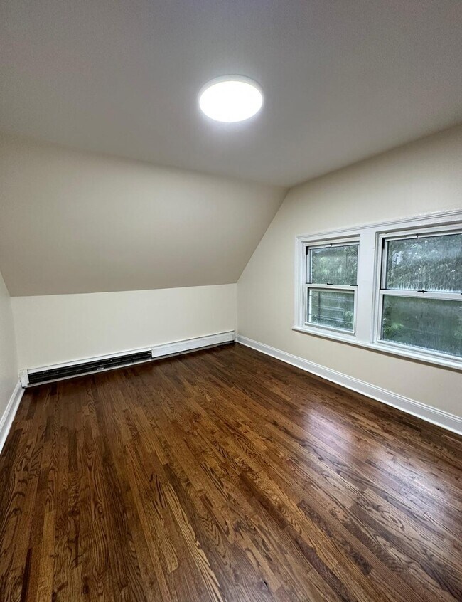 Building Photo - 381 Westervelt Ave