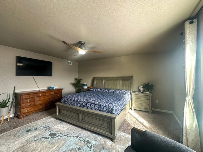 Building Photo - Grand 6bd 4ba Crystal Valley home with an in-law suite!!!