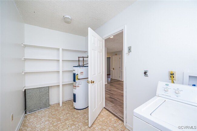 Building Photo - 7800 Tamarind Dr