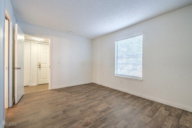 Building Photo - 3823 S Maryland Pkwy