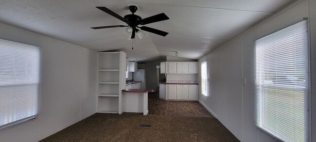 Building Photo - Ready to Move in