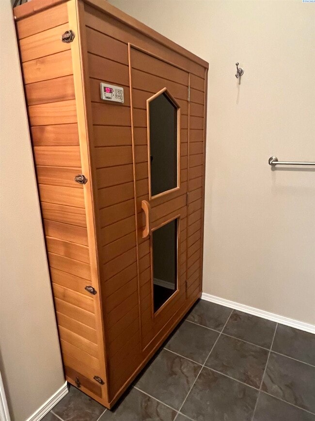 Building Photo - Sourthridge Area for rent