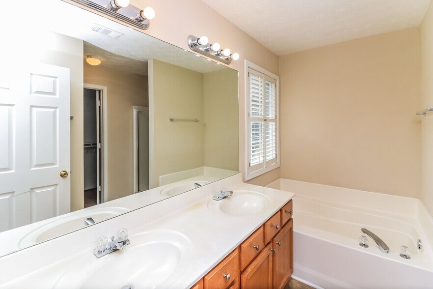 Building Photo - 169 Weatherstone Dr