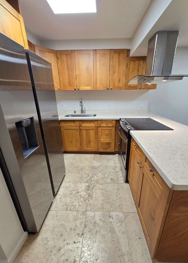 Building Photo - Renovated 2br, 2ba, 2pkg - Regency Park with Views!