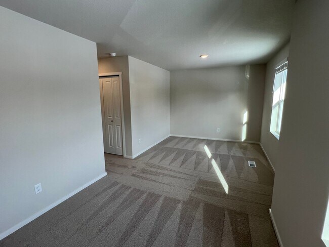 Building Photo - LIKE NEW Spacious 2 Story Home on Corner Lot - Kemper Grove / Ridgefield, WA