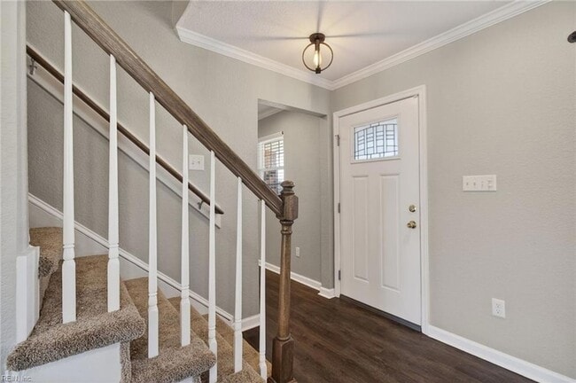 Building Photo - 3016 Aaron Dr