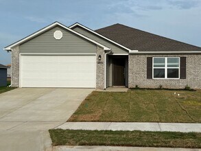 Building Photo - Charming 3-Bed, 2-Bath Home with Open Floo...