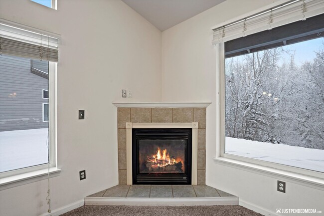 Building Photo - Timber Ridge Townhome