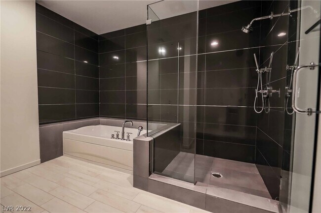 Building Photo - 900 S Las Vegas Blvd