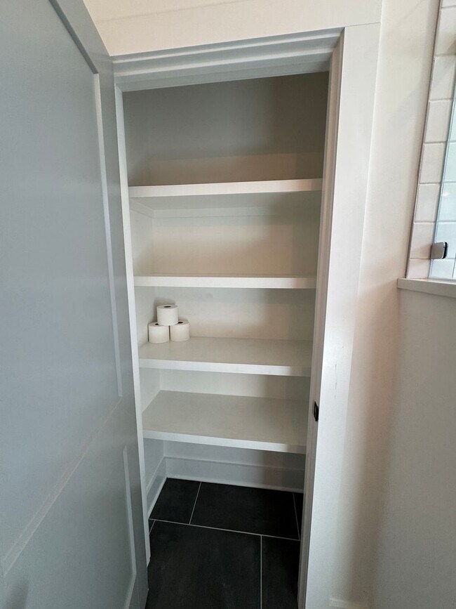 Building Photo - 3 bed. 2.5 bath in East Nashville ready fo...