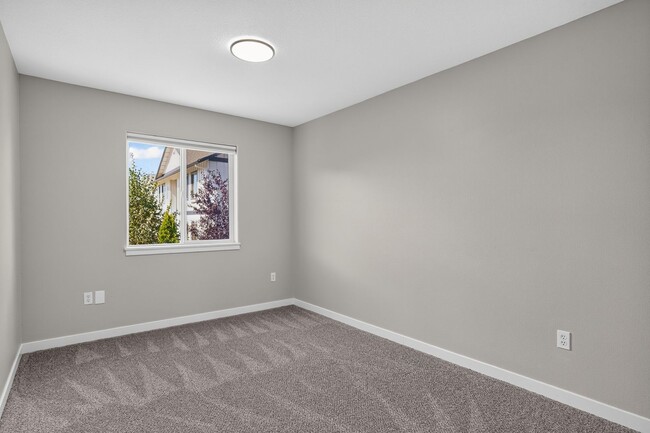 Building Photo - 18055 SE Bluff Rd