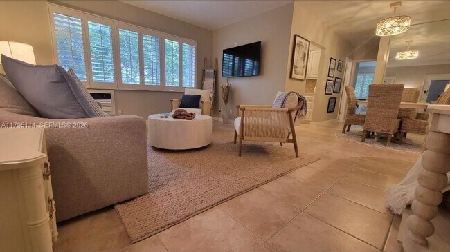 Building Photo - 624 Orton Ave