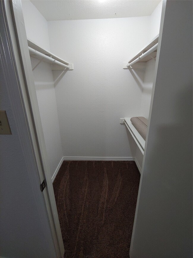 Building Photo - 9700 Leawood Blvd