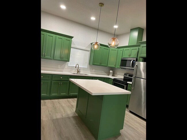 Building Photo - 640 S 1st Ave