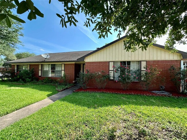 Building Photo - 4303 Balcones Dr