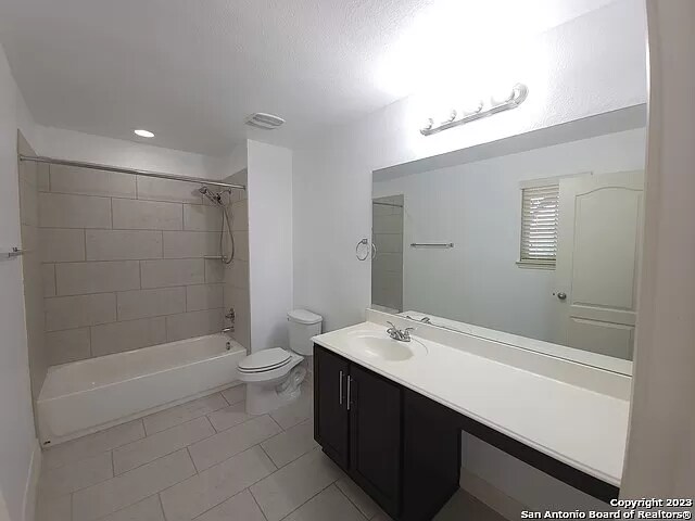 Building Photo - 1319 Wooden Fox