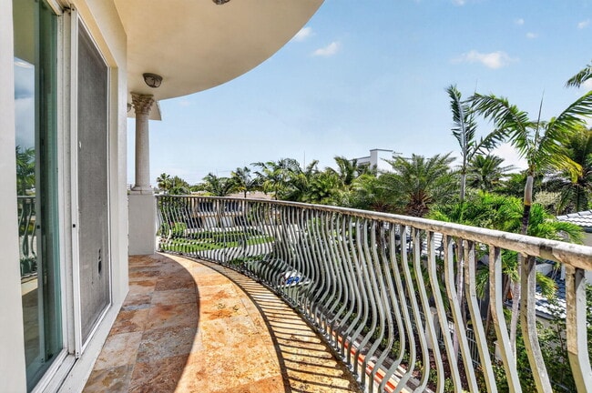 Building Photo - 616 SE 20th Ave