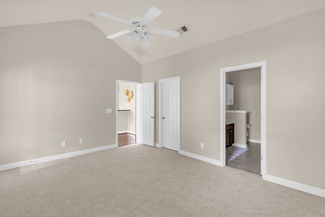 Building Photo - Beautiful Maintanance-Free 3 bedrooms 3 FU...