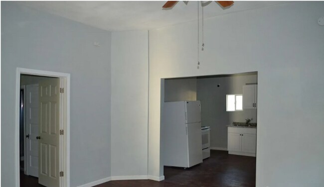 Building Photo - 1272 SW Mulvane St