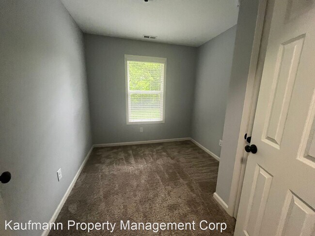 Building Photo - 3 br, 1 bath House - 828 Courtney Drive
