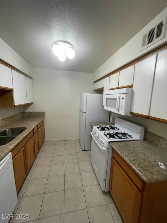 Building Photo - 1608 N Torrey Pines Dr