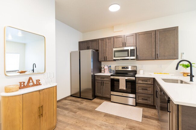 Building Photo - Newer 2 Bedroom 2 1/2 bathroom Hayden Town...