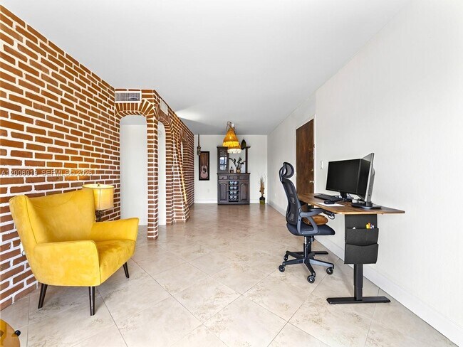 Building Photo - 5020 NW 79th Ave