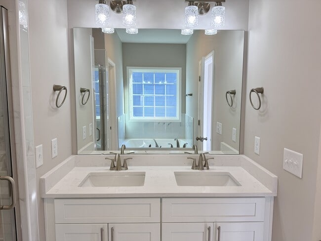 Building Photo - 7988 Humie Olive Rd