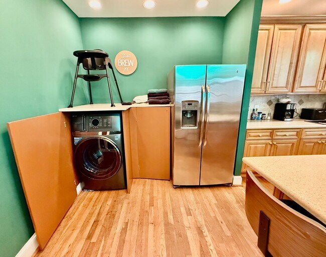 Building Photo - SPACIOUS & MODERN 3 BED/2.5 BA HOUSE w/ AC-Inlaid HARDWOOD Flooring-WASHER/DRYER & Rear PATIO in ...