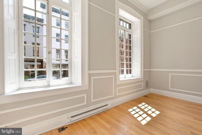 Building Photo - 106 W Saratoga St