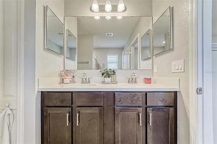 Building Photo - 4744 Spatter Dock St