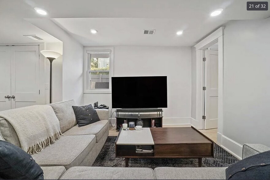 Building Photo - 20 Lincoln St