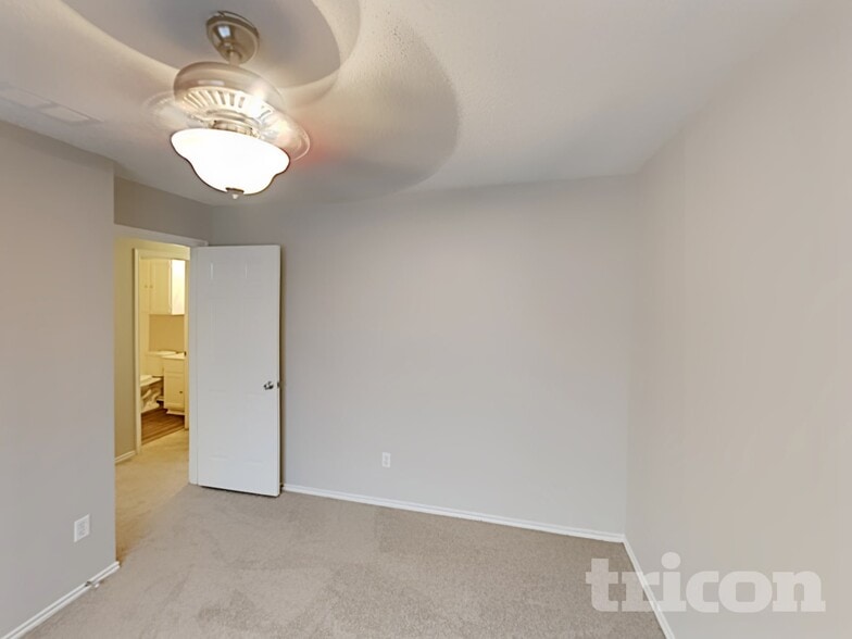Building Photo - 1525 Juniper Ln