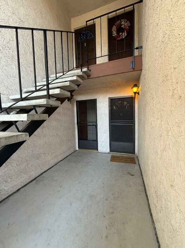 Building Photo - Completely Remodeled 2 bedroom condo in Tu...