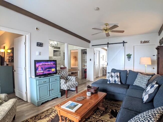 Building Photo - 178 Treetop Cir
