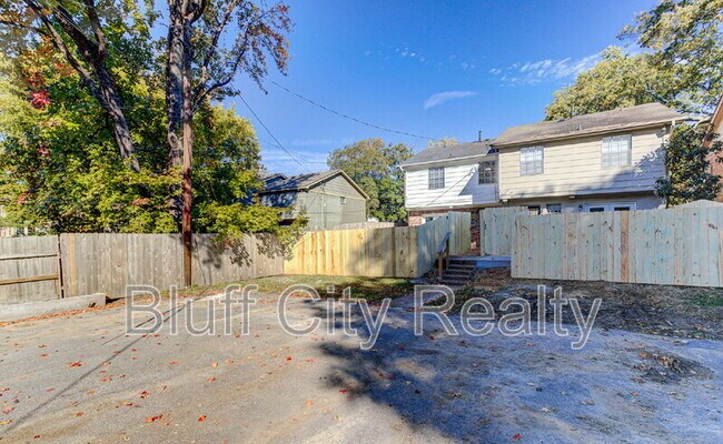 Building Photo - 2291 Madison Ave