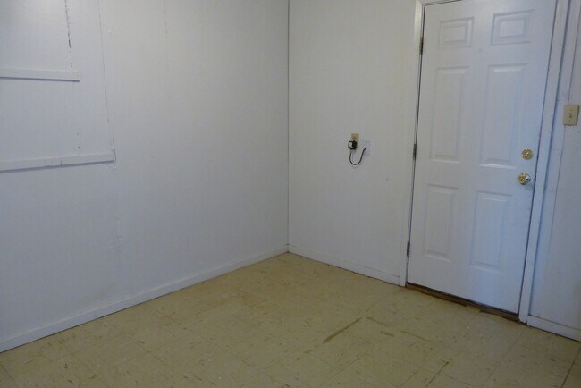 Building Photo - Cute 3 bedroom!