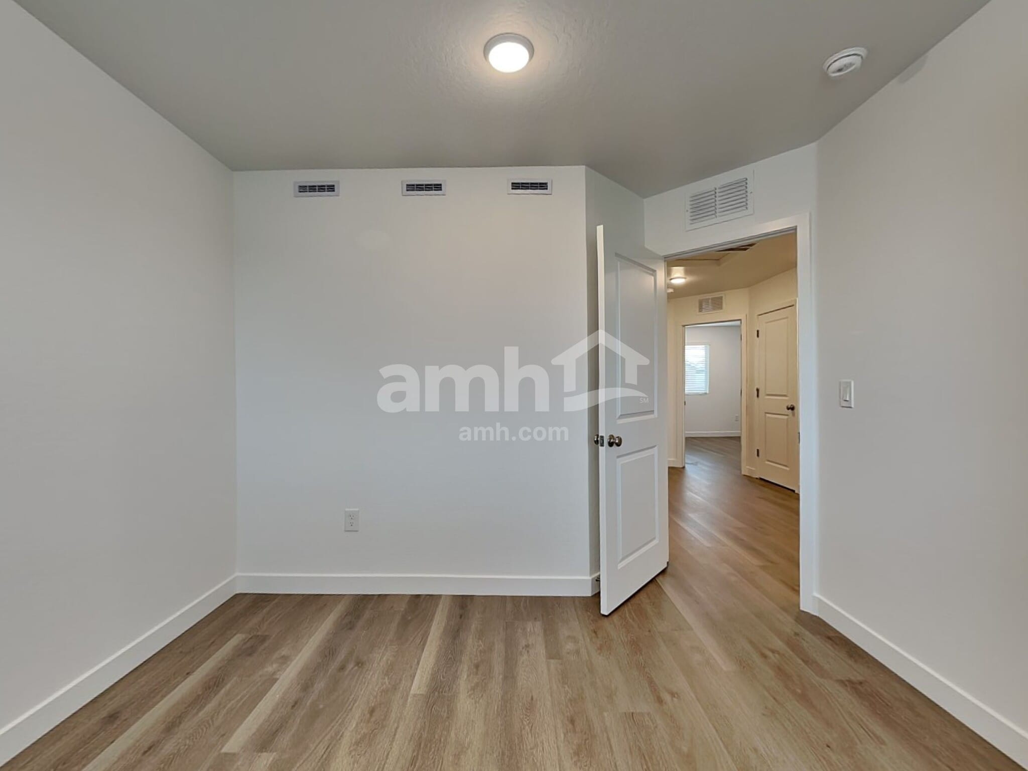 Building Photo - 9717 W Tamarisk Ave