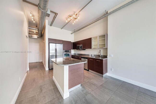 Building Photo - 3029 NE 188th St