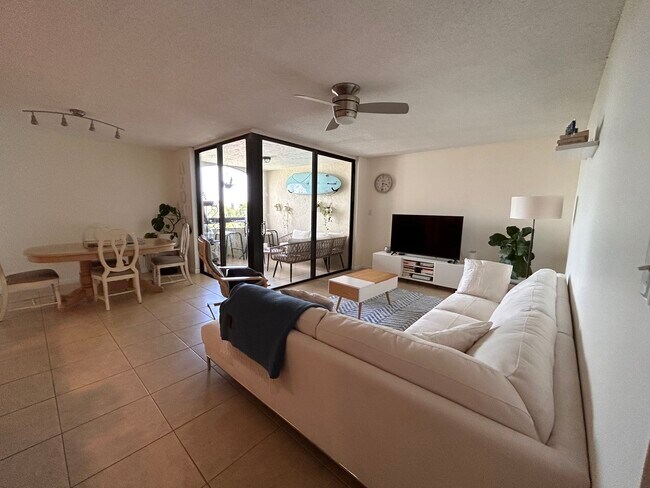 Primary Photo - 1915 Lavers Cir