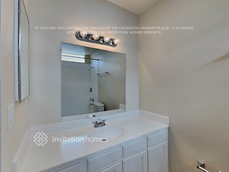 Building Photo - 18839 N 7th Dr