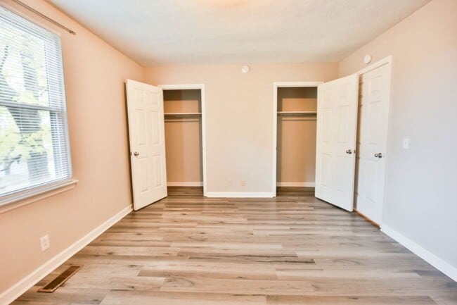 Building Photo - Convenient Antioch Townhome