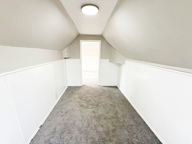 Building Photo - 3 BED 1 BATH BEAUTIFUL SINGLE FAMILY HOME ...